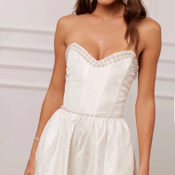 The Lucia Dress in White Baroque Floral V. Chapman corset jacquard - Picture 5 of 13